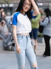 走著走著突然劈叉翻跟頭!杭州街拍劇本背后團隊竟然這么賺錢!