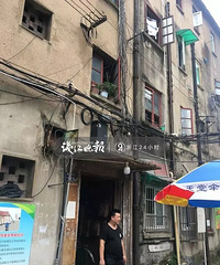 磚都往下掉!杭州這幢居民樓成D級危房!還有6戶未搬