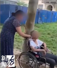气愤!保姆用绳子勒住老人脖子栓树上,只因..