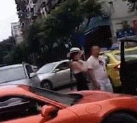 ̫���ţ��������ͻ����ʱ��Ů����ŭ����˾������