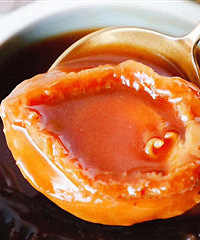 这碗鲍鱼饭可下了不少本