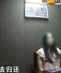 来福士的首饰店里挂坠丢了,店员发票圈要报警,平面模特回来了