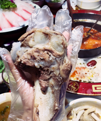 在一家四川火鍋店愛上了筒骨湯,筒骨火鍋神仙組合啊!