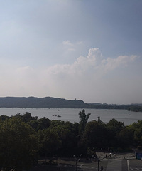 來這里喝下午茶真的不錯,東西量大好吃,還能俯瞰西湖風景