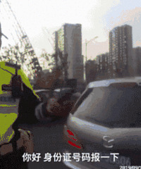 装嫩翻车!70年大叔无证驾驶冒充97年生的,交警一句话反怼