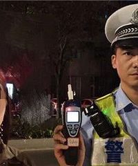 95后姑娘凌晨帮男友“代驾”,结果自己被抓!原因让人哭笑不得
