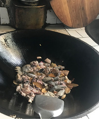 為了吃上自己做的地鍋雞,特地跑回了老家!