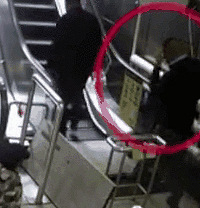一东北大哥在商场内“凭空消失”!监控拍下揪心一幕..