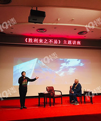 今天有幸和94歲抗戰老兵許老合影!