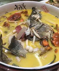 蘇堤邊上的杭幫菜餐廳,逛完西湖可以來這家,招牌菜都很不錯