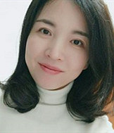 气质端庄的妹子喜爱瑜伽登山类运动,接受离异无孩