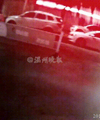 �㽭һ����ײ�Ͼ������񾯿��ų���ɵ�ۣ� ��ʻ����һ������