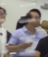 她忧心母亲身体一时激动,当众在对医院妈妈大吼