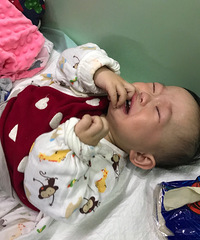 断奶后宝宝又吐又拉抱去急诊挂盐水,我怀疑是断奶的错...