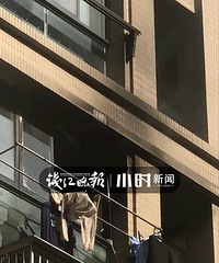 突发!今早新疆快三跨度和值 主页|州一小区5楼起火,屋内抬出一位91岁老奶奶
