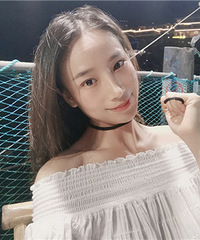 姑娘的锁骨很性感呢