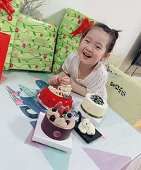 四个蛋糕的豪华生日!