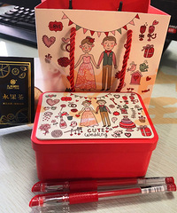 结婚不忘批作业!内蒙古快三app赚钱官方网址22270.COM州一位小学老师发喜糖,结果朋友圈炸锅了