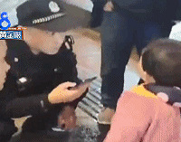 爸爸路过看热闹,发现丢的竟是自家孩子......
