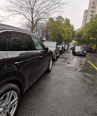 慢道的路变成停车场了