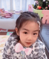戚薇晒女儿拜年视频,跟妈妈太像了仿佛没爸爸什么事
