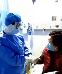 武汉病人拉着浙江女医生大哭:谢谢你们来帮助我们