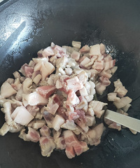 看看我这失败的粉丝肉包,卖相真的难看,得亏味道还可以啊