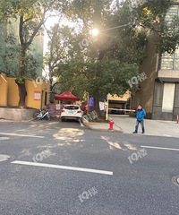 小区唯一的进出口被封,我无法上班!社区却不愿开证明