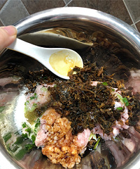 我终于对烤箱版梅干菜饼下手了,出炉又香又酥又脆!