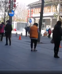 排了近一个小时的队伍才吃到这口南方大包,太久没吃真的鲜美无比