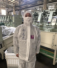 74岁老母亲哭着让儿子辞工,只因他正在做…