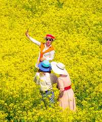 不出市区竟能看到梯田油菜花?滨江这个村这几天有点火