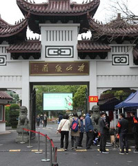 清明祭扫第一天,凭预约码、健康码入园祭扫