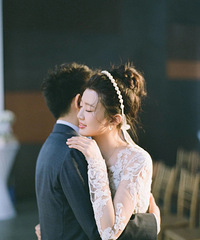 新娘亲自去宜家买花瓶布置婚礼,给你看一场操心狂的婚礼