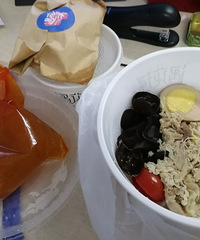 酸汤米线