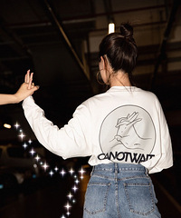 ��һ���ͳ�ΰ��������װ��Ů�����ֳ���˧�ļ����·�̫����