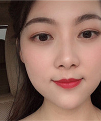 明眸紅唇的本地姑娘,要求他不抽煙