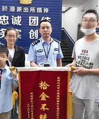 媽媽我肚子還不是很餓,遲點回家不要緊!杭州8歲男孩感動許多人