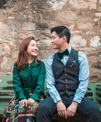 86岁的外婆,在婚礼派对上拉新郎一起跳舞