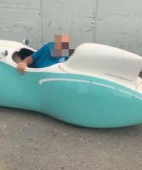 驚呆!8000歐元“潛水艇”駛上街頭,“艇長”還是個老外!