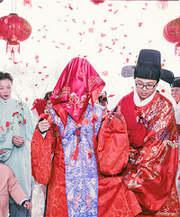 不仅婚礼要办汉式的,我还要带着汉服走遍中国走遍世界