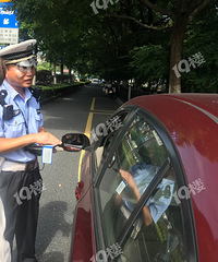 亂按喇叭,3分100塊!交警盯牢你了