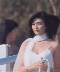 她罕有地曬出1.5億的豪宅,不小心曝光了床頭的鐵鏈……