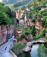 ��Σ�յĴ�ׯ��������1700�׵������ϣ��羰����