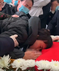 这一吻,太痛了!