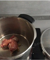 女子超市買的新鮮豬肉,竟燒出白色塑料...調查結果來了!