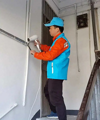 大冷天的,杭州男子直接用嘴喝自來水?!這8分鐘,看得人心疼