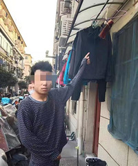 杭州一小伙順手牽羊偷臘肉,失主徐先生很氣憤:這肉可不一般