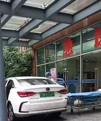車里都能生孩子了! 上車兩人,下車三人