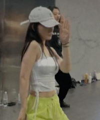 李小璐熱舞自夸“這才是真正的身材”?